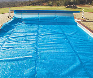 https://www.casa-pools.com/images/blanket/casa_pools_luxury_fiberglass_swimming_pools_lebanon_electromechanical_water_treatement_swimming-pool-solar-bubble-pool-cover-blanket2.jpg